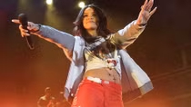 “Tắc kè hoa” Rihanna: Biểu tượng mới của âm nhạc thế giới
