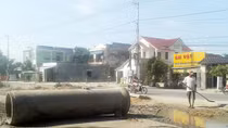 Người dân chặn đường vì thi công ì ạch
