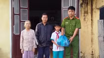 Đậm tính nhân văn chương trình “Cùng em đến trường”