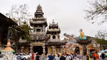 Du lịch tâm linh hút khách