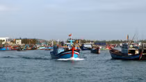 Ngư dân vươn khơi bám biển bảo vệ ngư trường truyền thống