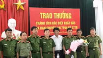 Khen thưởng chuyên án bắt đối tượng mua bán ma túy và cho vay lãi nặng