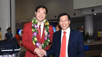 Biển người chào đón Hoàng Xuân Vinh về nước