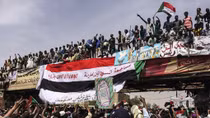 Omar al-Bashir: Tổng thống bị lật đổ