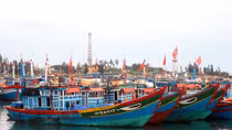 Cứu nạn 6 ngư dân trên hai tàu đánh cá