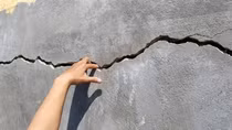 Trường học xây dựng tiền tỷ, mới sử dụng đã hư hỏng