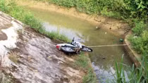 Điều tra nguyên nhân cái chết bất thường dưới mương nước