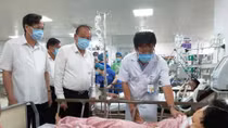  Phó Thủ tướng Trương Hòa Bình thăm hỏi, động viên các nạn nhân vụ tai nạn ở Quảng Bình