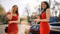 “Tây” già mê gái Ukraine