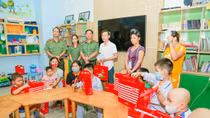 Học viện ANND tặng quà trung thu cho bệnh nhi ung thư