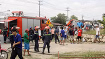 Cháy công ty nhựa, hàng trăm người dân hoảng sợ