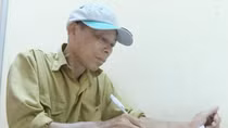 Đang bán hàng ở chợ, bị chồng đâm tử vong