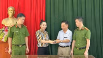 Trả lại 100 triệu đồng cho người đánh rơi