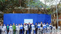  Tết ấm lòng học trò nghèo vùng biên giới