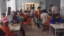 Những quán cơm ấm tình người