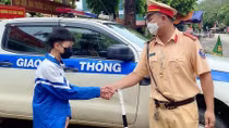 Đến tận nhà chở thí sinh ngủ quên kịp giờ thi