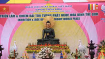Nghìn người đón tượng Phật Ngọc lớn nhất thế giới ở Vĩnh Phúc
