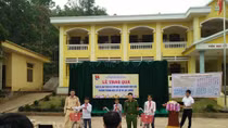CSGT huyện Yên Thủy, Hòa Bình tặng xe đạp cho học sinh nghèo vượt khó