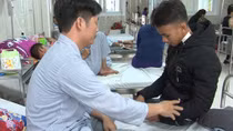 Học sinh đâm thầy giáo trọng thương đã ra trình diện 