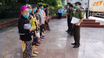 Công an Hà Giang tiếp nhận công dân do Trung Quốc trao trả