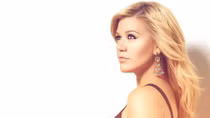 Kelly Clarkson: Biến đau thương thành hành động