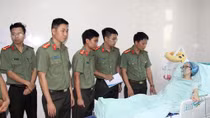 Tuổi trẻ CAND thăm nữ Thiếu úy Đậu Thị Huyền Trâm