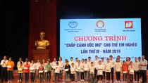 Bắc Giang tổ chức chương trình "Chắp cánh ước mơ" cho trẻ em nghèo