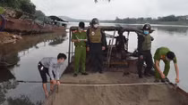 Lợi dụng dịch COVID-19 khai thác cát sỏi trái phép trên sông Lam