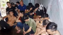 Triệt phá sới bạc “khủng” ngoài đê, bắt giữ 42 đối tượng