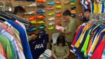 Thu giữ 1.547 sản phẩm có dấu hiệu giả nhãn hiệu Adidas và Manchester Uniter Limiter