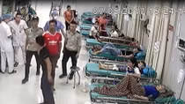 Nam bác sĩ bị tấn công khi đang khâu vết thương cho người bệnh