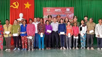 Đưa hương Tết lên xã vùng cao anh hùng ở Ninh Thuận