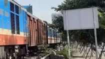 Băng qua đường tàu đi vệ sinh, người đàn ông bị tàu hỏa đâm tử vong