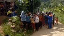  Nghi mâu thuẫn tình cảm, đổ xăng tự thiêu làm 5 người bỏng nặng