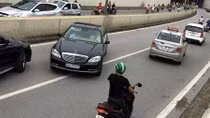 Đã xác định chủ xe Mercedes biển "ngũ quý" chạy ngược chiều hầm Kim Liên