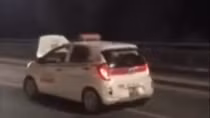 Xử lý lái xe taxi mở nắp capo đi trên cầu Nhật Tân