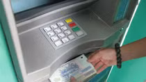 Những trục trặc trên đường đua số hóa của “nhà băng”