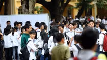 Sĩ tử Hà Nội thi môn đầu tiên trong kỳ thi tuyển sinh vào lớp 10