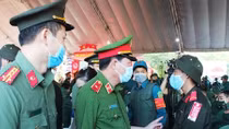 Thứ trưởng Lê Quốc Hùng dự lễ giao, nhận tân binh, kiểm tra công tác đảm bảo ANTT tại Đồng Nai
