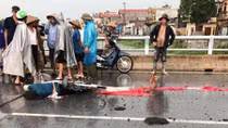 Sét đánh tử vong một phụ nữ đang đi trên đường