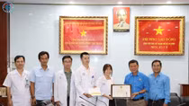 Tặng thưởng Đội phản ứng nhanh chống COVID-19 của Bệnh viện Chợ Rẫy