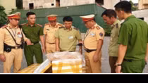 Thu giữ hơn 1 tạ trứng gà non bốc mùi đang trên đường tiêu thụ