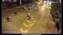 Nhóm thanh niên mang kiếm "diễu phố, chặn người đi đường cướp tài sản