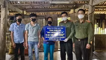 Trao kinh phí xây dựng nhà ở cho cán bộ Công an hoàn cảnh khó khăn 