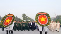 Lãnh đạo TPHCM dâng hương Quốc tổ, viếng Chủ tịch Hồ Chí Minh và các anh hùng, liệt sĩ