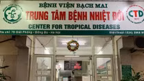 Hai nhân viên y tế đầu tiên của Việt Nam nhiễm COVID-19