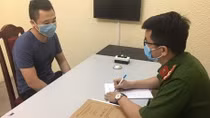 Cướp điện thoại, tống tiền nạn nhân bằng clip nhạy cảm trong máy