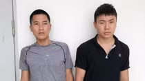 2 đối tượng không đeo khẩu trang, tấn công lại Công an bằng gạch