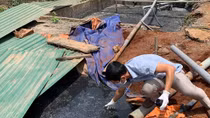 Bắt quả tang cơ sở kinh doanh bao bì xả thải ra môi trường
