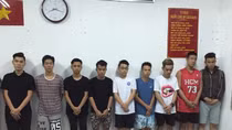 Nhóm tuổi teen chuẩn bị "vũ khí" hẹn nhau giải quyết mâu thuẫn 
